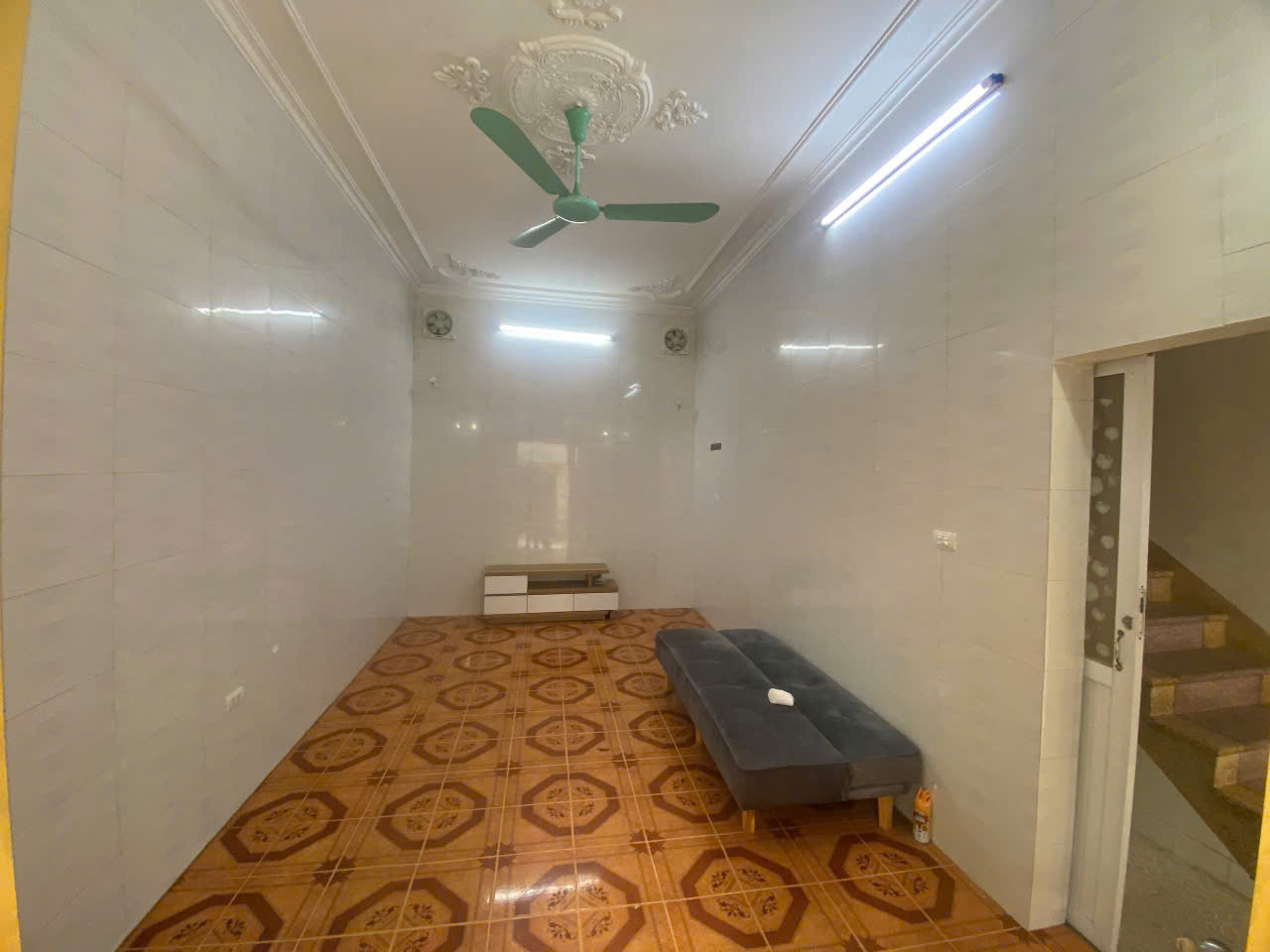 Cho thuê nhà ngõ ô tô 240 Phố Tân Mai, 45m2, 3.5 tầng, 3 ngủ, 9 Triệu - Ảnh 2